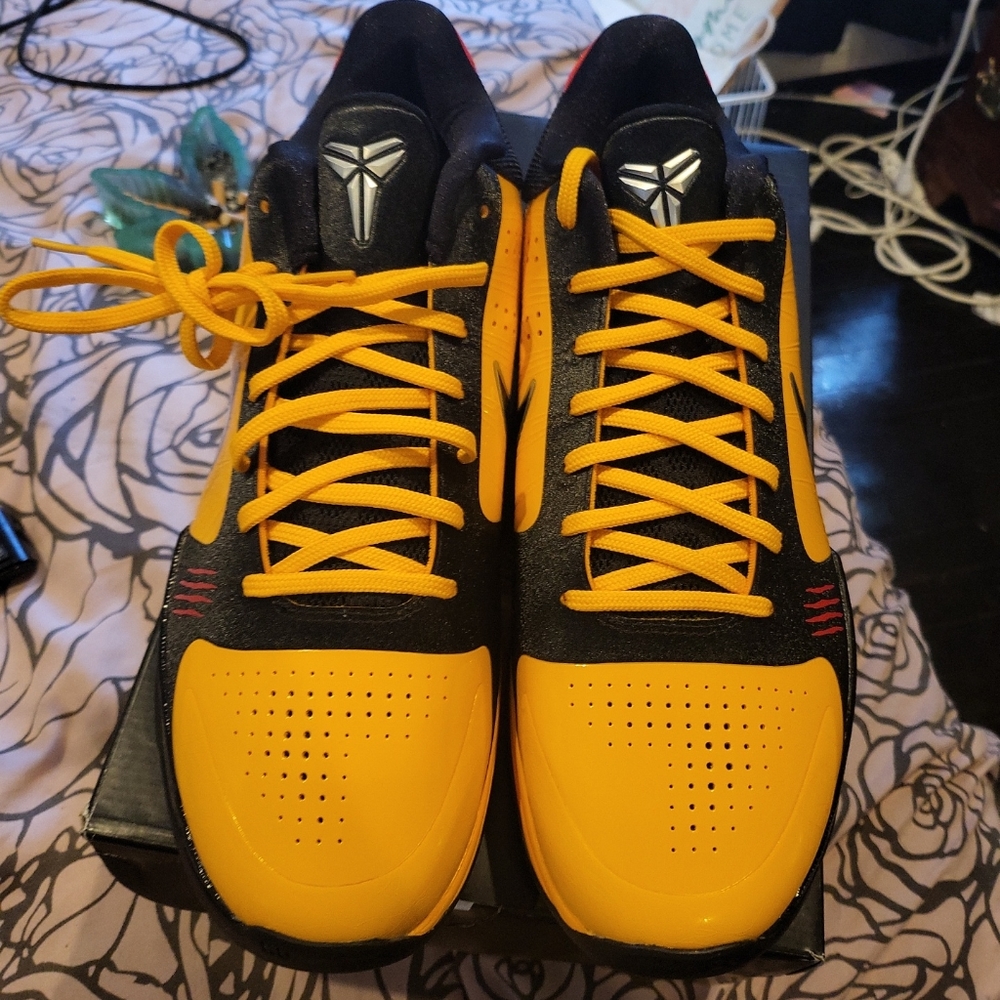 Brand new kobe 5 bruce Lee's no og box size 13